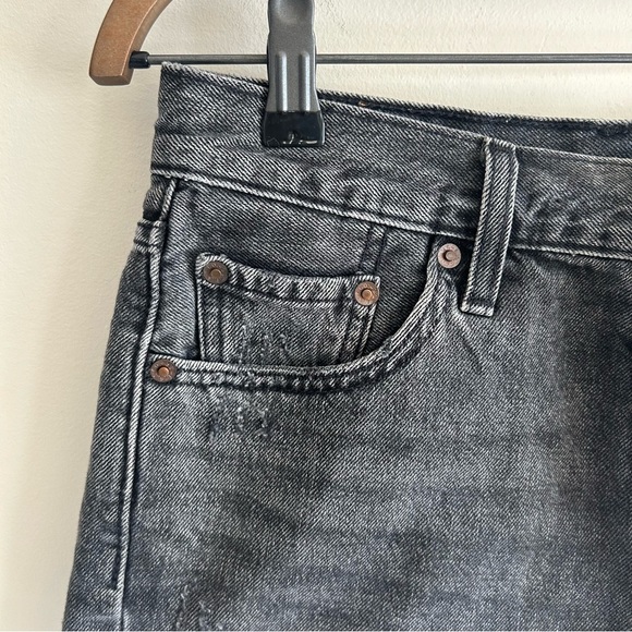 501® Original Fit High Waist Women Distressed Shorts in “Slashed Black” Size 25 - Picture 15 of 15